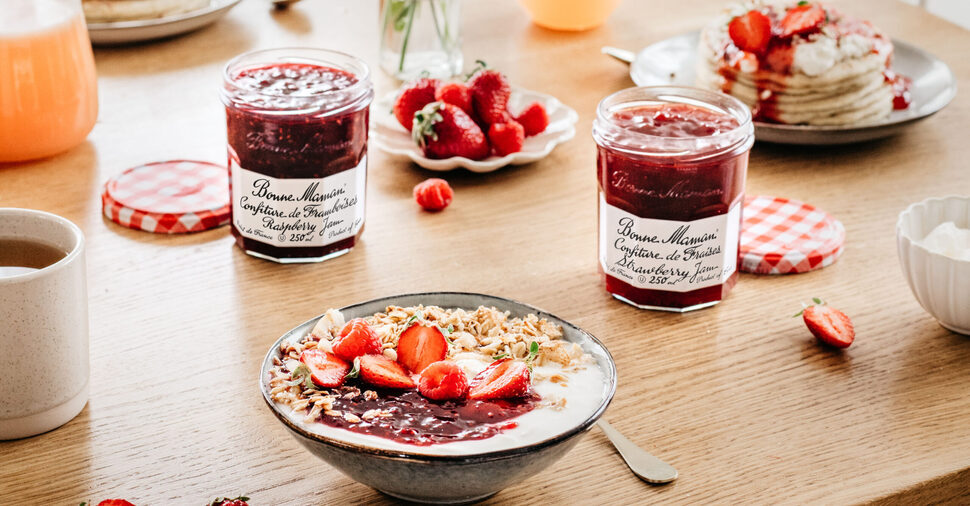 Bol de granola à la Confiture de Fraise Bonne Maman